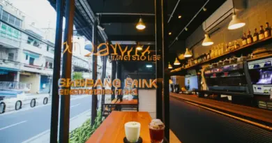 ทำความรู้จักร้านกาแฟน็อคดาวน์ เขตบางรัก: ประวัติ เมนูเด่น บรรยากาศ และเวลาทำการ