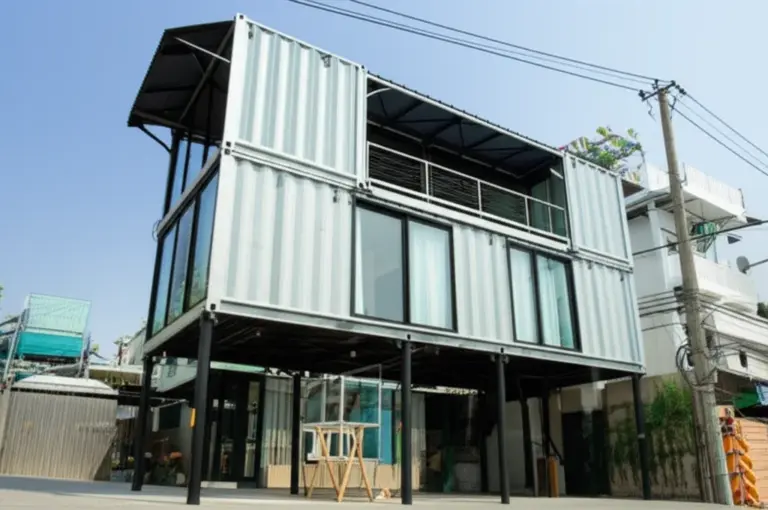 ทำความเข้าใจบ้านคอนเทนเนอร์ในเขตบางเขน: ข้อดี ข้อเสีย และกฎหมายผังเมืองที่เกี่ยวข้อง