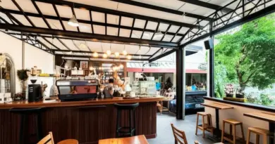ทำความรู้จักร้านกาแฟน็อคดาวน์ ยานนาวา — ประวัติ คอนเซ็ปต์ บรรยากาศ และจุดเด่นที่ต้องรู้