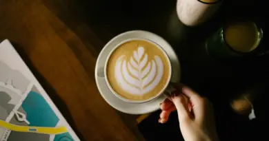 ร้านกาแฟน็อคดาวน์ ยานนาวา: รีวิวครบ จัดเต็มเมนู แผนที่ เวลาเปิด และเคล็ดลับการไปเช็คอิน