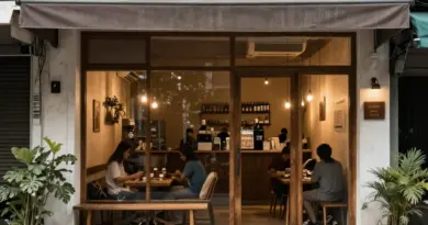 ทำความรู้จักกับร้านกาแฟน็อคดาวน์ เขตวัฒนา: ประวัติ ตำแหน่งที่ตั้ง และบรรยากาศที่คุณจะคาดหวังได้