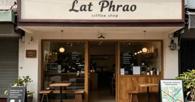 วิธีค้นหาและการเดินทางไปร้านกาแฟน็อคดาวน์ เขตลาดพร้าว — แผนที่ รถสาธารณะ ที่จอดรถ และทางลัด